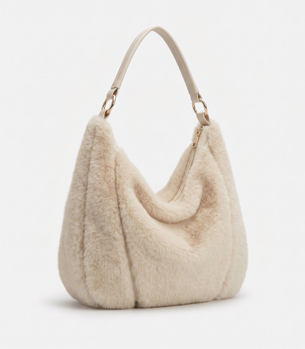 Le sac à bandoulière Signature en fausse fourrure moelleuse