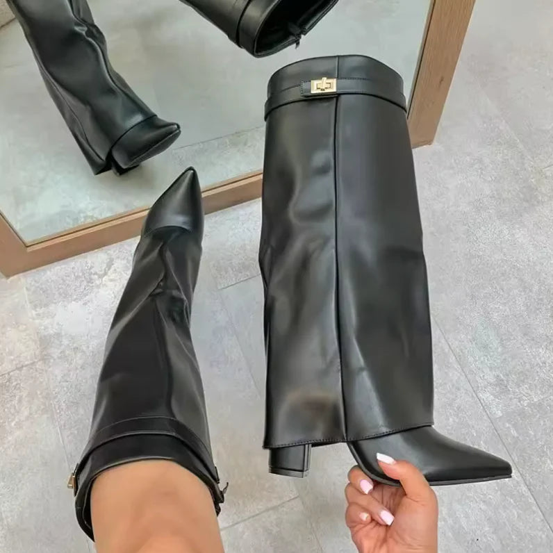 Les iconiques bottes Shark Lock 